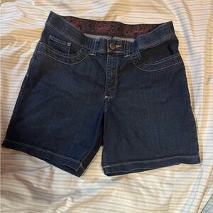 Lee Comfort Waistband Shorts with Patterned Design